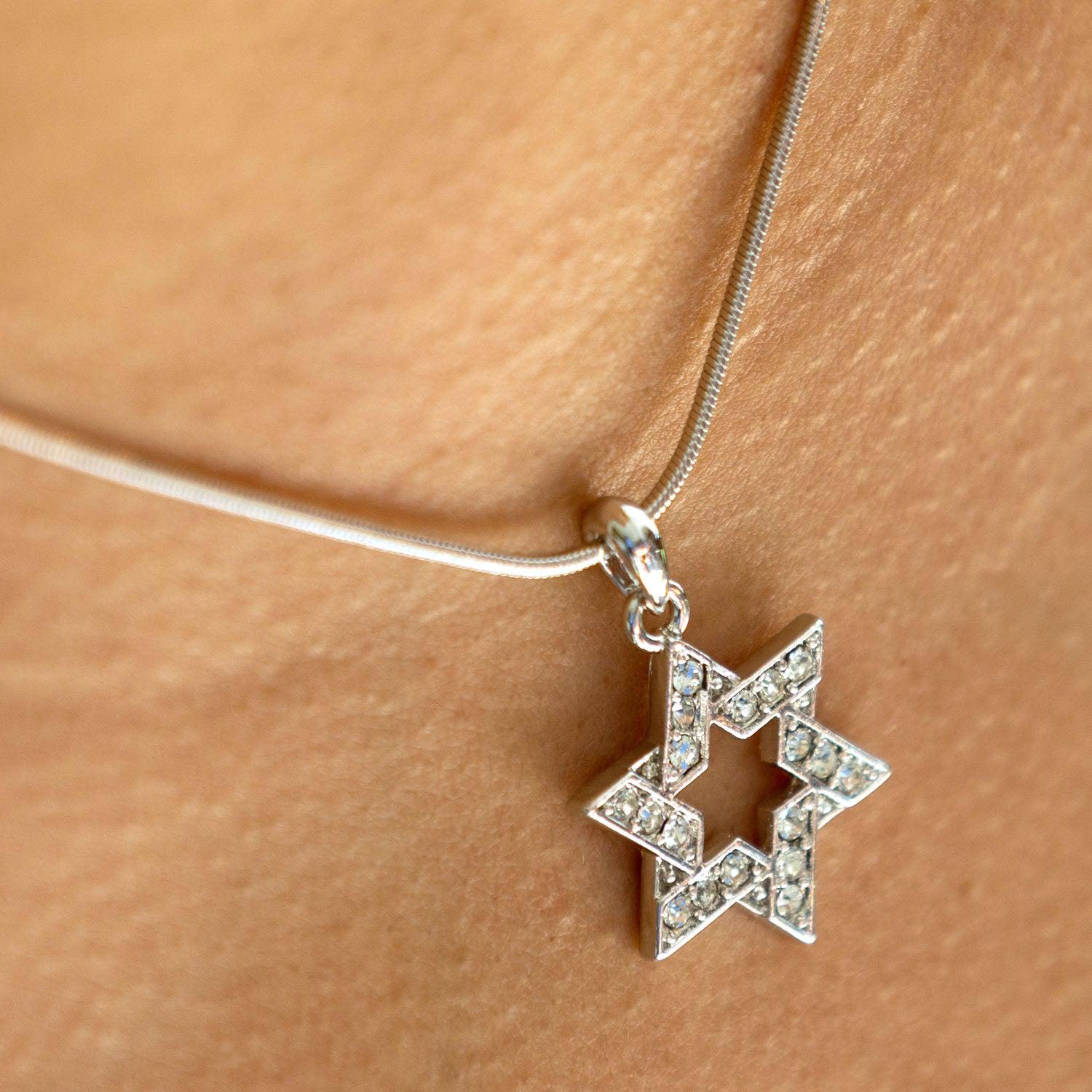 Empire Cove Star Pendant Necklace Silver Toned Rhinestone Fashion Jewelry-